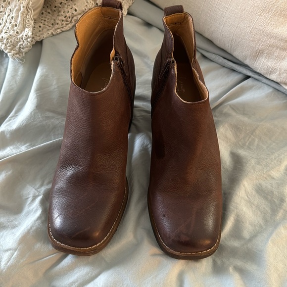Crown Vintage short boots. Brown leather. Chunky Heel. 8.5 Almost New. - Picture 1 of 12